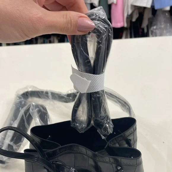 Oak & Fort Bucket Bag. - Picture 4 of 11